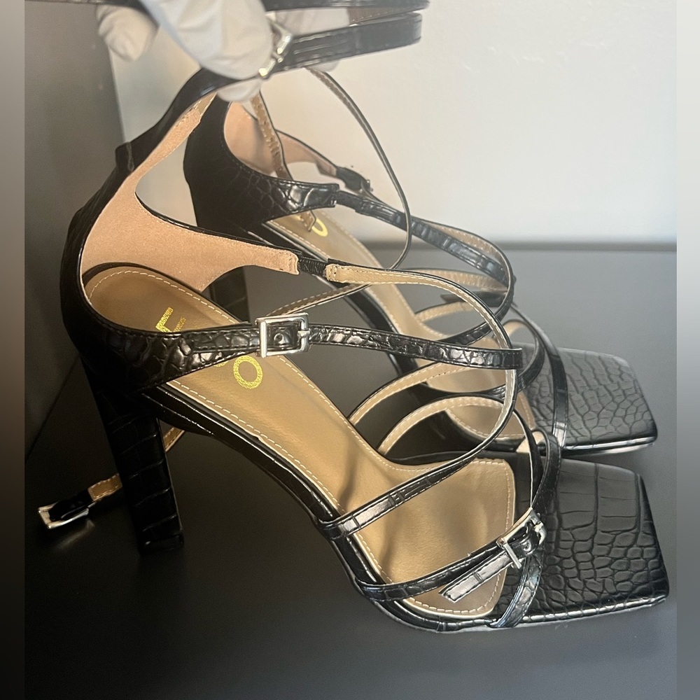 *BRAND NEW* EGO OPEN TOE BUCKLE HEELS